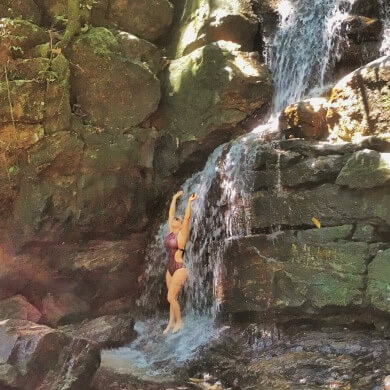 A imagem contém: Cachoeira da Pedra da Gávea, Parque da Tijuca, Rio de Janeiro
