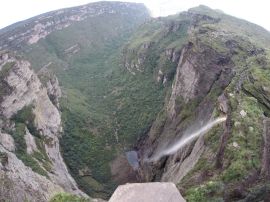 Turista francês cai da Cachoeira da Fumaça e morre na Bahia