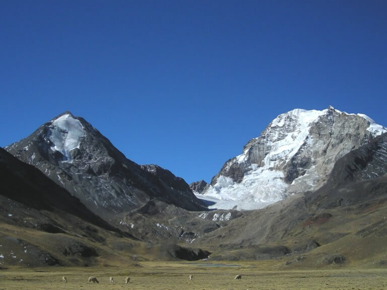 cerro mama lloco face leste do huayna potosi bolivia