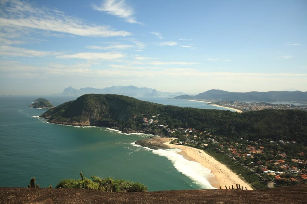 Guia de Trilhas do Parque Estadual da Serra da Tiririca by Ascom