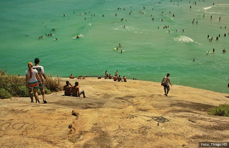 A imagem contém: Descida da Trilha da Pedra do Pontal, Recreio dos Bandeirantes - RJ