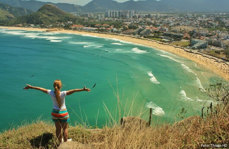 A imagem contém: Sharon Gouvea - Trilha da Pedra do Pontal, Recreio dos Bandeirantes - RJ