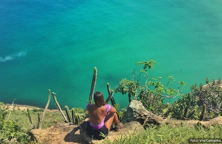 A imagem contém: Vivi Camacho - Trilha da Pedra do Pontal, Recreio dos Bandeirantes - RJ