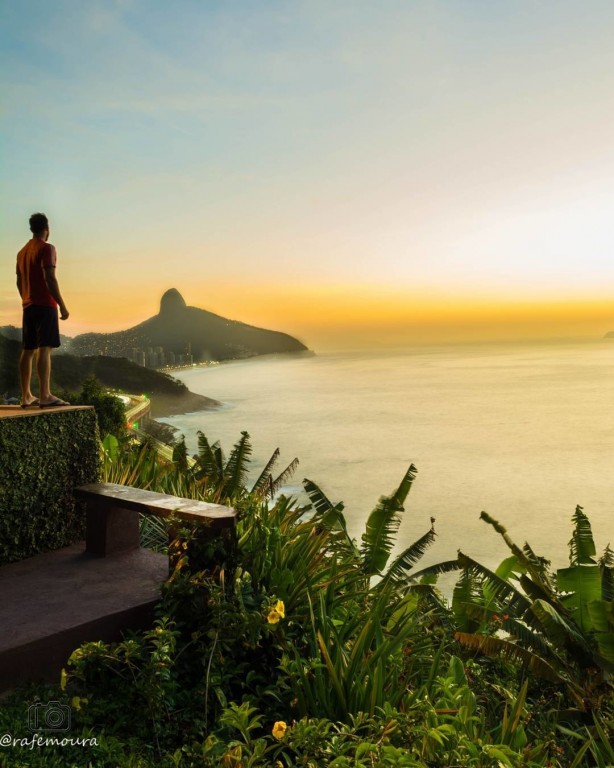 A imagem contém: Mirante do Joá, Joá, Rio de Janeiro, nascer do sol