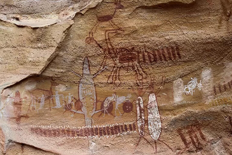 Pinturas rupestres na caverna da Serra da Capivara Trilhando Montanhas