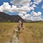 Trilha a cavalo para Cachoeira da Farofa, Serra do Cipó - MG