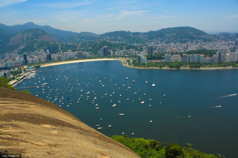A imagem contém: Morro da Urca, Rio de Janeiro, Praia