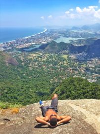 Capa do Pedra Bonita com vista para a Zona Oeste do Rio