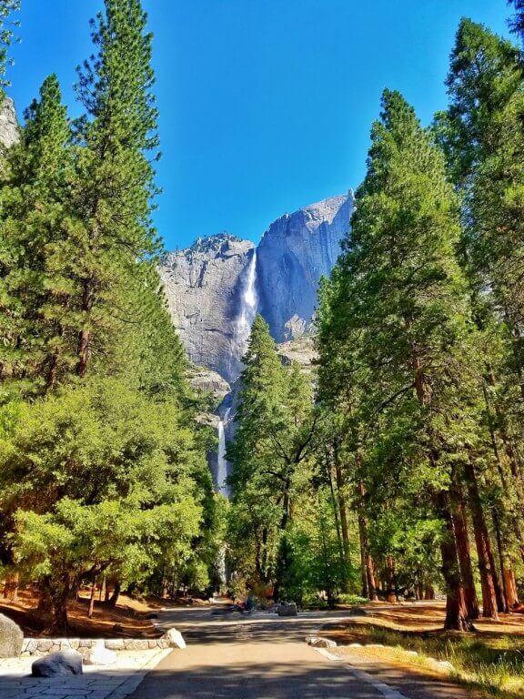 A imagem contém: Trilha Upper Yosemite Falls, Yosemite, California, Estados Unidos