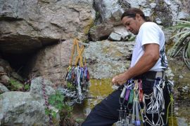 Instrutor de rapel paraibano morre durante escalada em pedra no RN