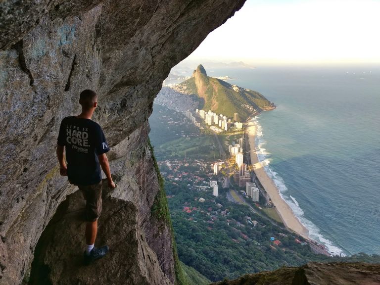 A imagem contém: Garganta do Céu, Pedra dá Gávea, Rio de Janeiro