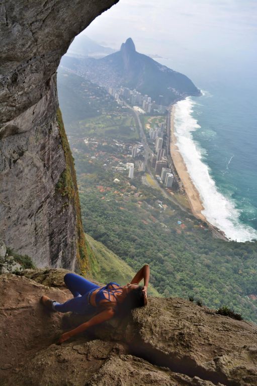 A imagem contém: Garganta do Céu, Pedra da Gávea, Rio de Janeiro, Parque da Tijuca
