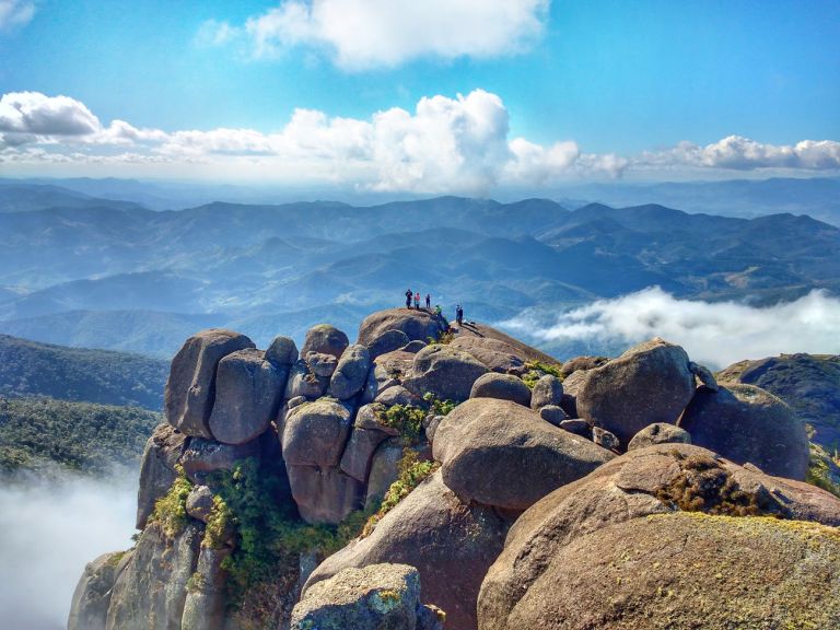 A imagem contém: Pico do Itaguaré, Serra da Mantiqueira, São Paulo, Minas Gerais