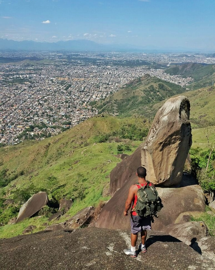A imagem contém: Pedra do Osso, Realengo, Rio de Janeiro