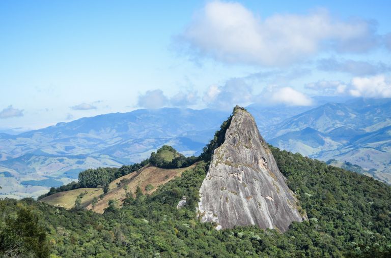 A imagem contém: Pedra do Baú, Ana Chata, São Bento do Sapucaí, São Paulo