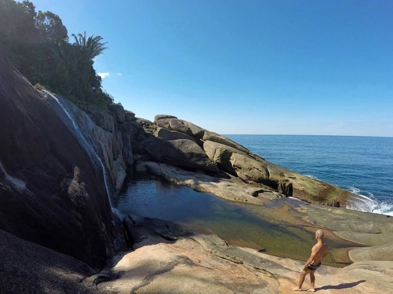 A imagem contém: Cachoeira, Saco Bravo, Paraty, Rio de Janeiro