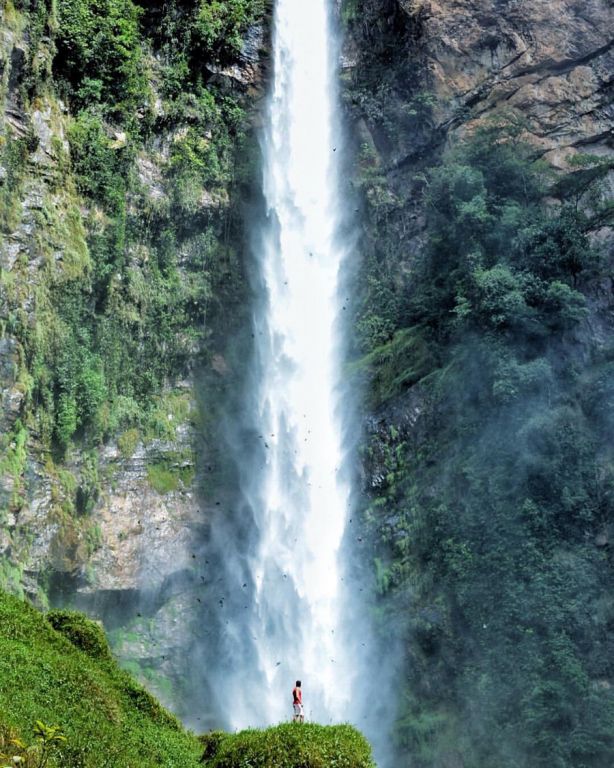 A imagem contém: Salto do Itiquira, Formosa, Goiás, cachoeira