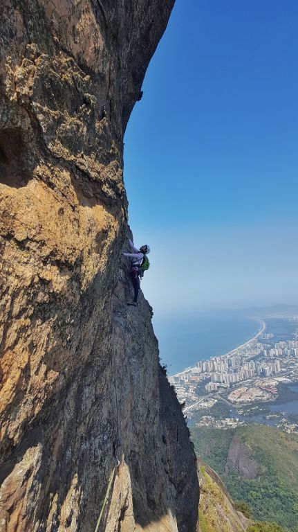A imagem contém: Passagem dos Olhos, Pedra da Gávea, Parque da Tijuca, Rio de Janeiro, escalada