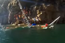 Embarcação com 20 pessoas afunda no Lago de Furnas, em MG