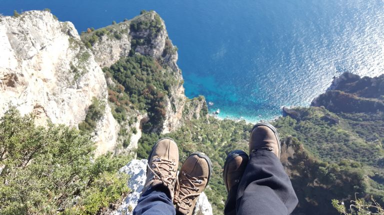 A imagem contém: Morro Solaro, Ilha de Capri, Itália