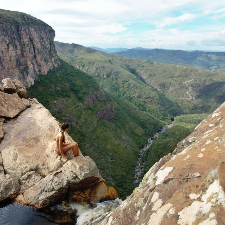A imagem contém: Parte alta da Cachoeira do Tabuleiro, Minas Gerais