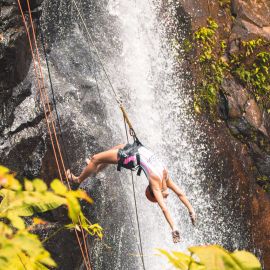 O Rio de Janeiro Continua Lindo: conheça o parque com trilhas e cachoeira de 20 metros