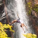 O Rio de Janeiro Continua Lindo: conheça o parque com trilhas e cachoeira de 20 metros