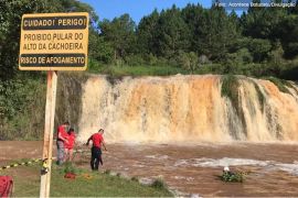 Bombeiros procuram por duas pessoas desaparecidas em cachoeira de Botucatu