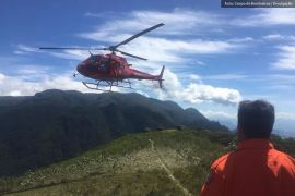 Bombeiros usam helicóptero para resgatar grupo em trilha na Serra do RJ