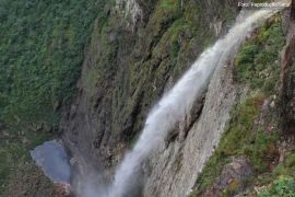 Turista morre ao se jogar da Cachoeira da Fumaça; trilha é fechada para resgate
