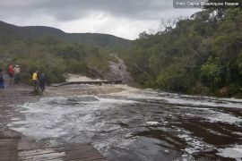 Vídeos mostram cabeça d'água que atingiu Parque Estadual de Ibitipoca e deixou visitantes ilhados