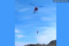 Bombeiros usam helicóptero para resgatar praticante de trilha na Pedra da Gávea